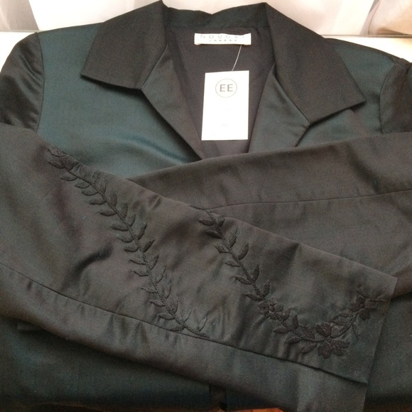 Silk suit - Picture 2 of 6